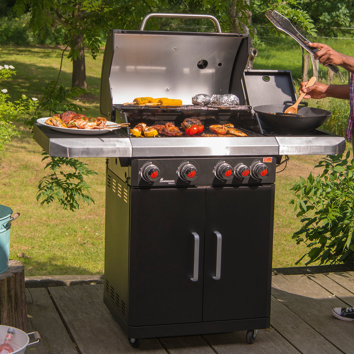 Gasgrill mit 4 Brennern und Seitenbrenner LANDMANN